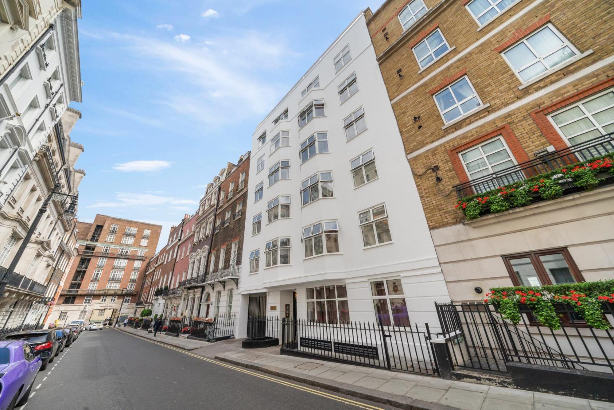 Exquisite 2-bedroom Luxury In Prestigious Mayfair H3 Apartment *