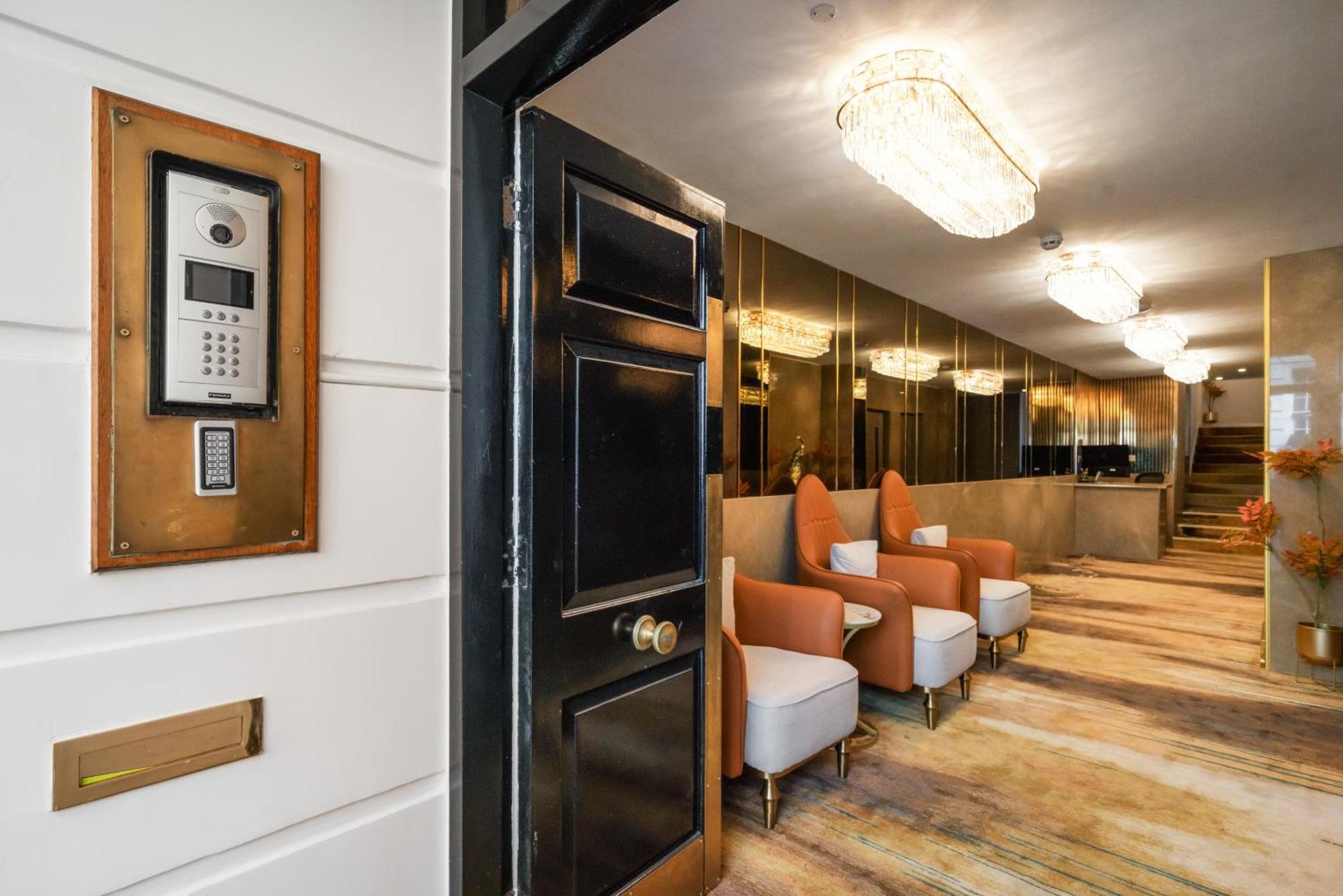 Apartment Exquisite 2-bedroom Luxury In Prestigious Mayfair H3